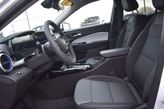 New 2026 Chevrolet Trax LT w/ LPO, Blackout Package image 21