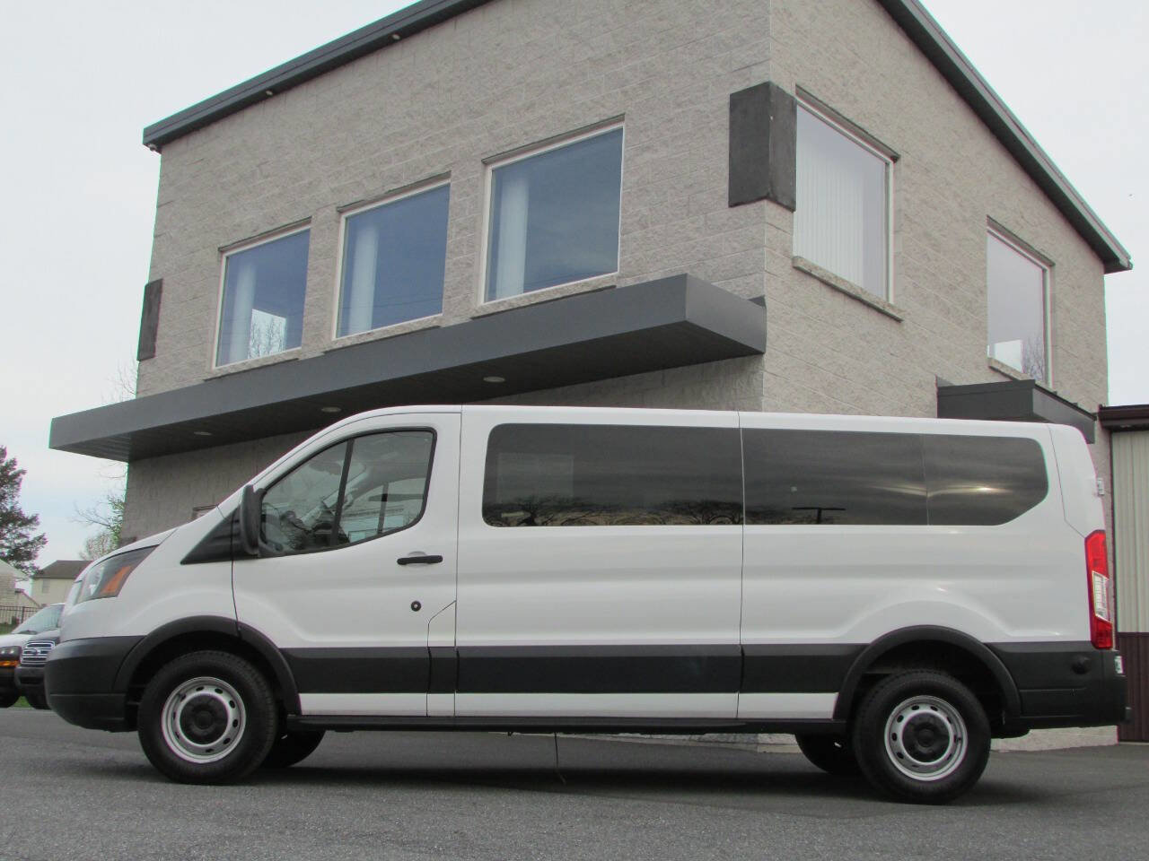 Used 2016 Ford Transit 350 XL RWD image 2