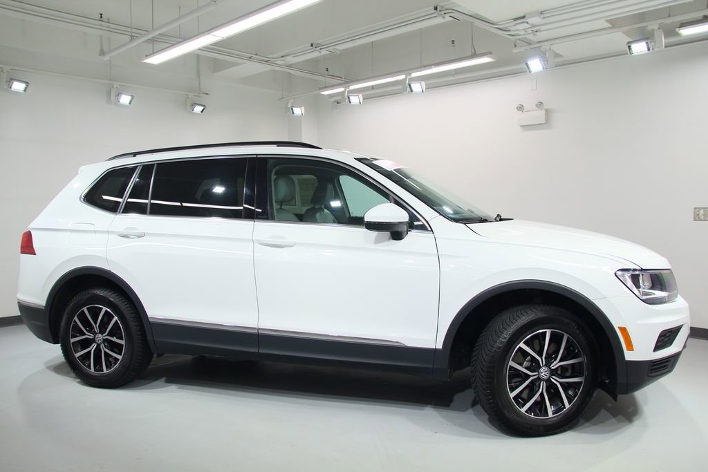 Used 2021 Volkswagen Tiguan SE w/ Panoramic Sunroof Package AWD/4WD image 11
