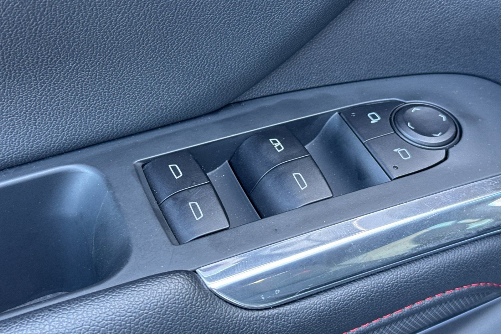 Used 2025 Chevrolet Traverse Z71 AWD/4WD image 13