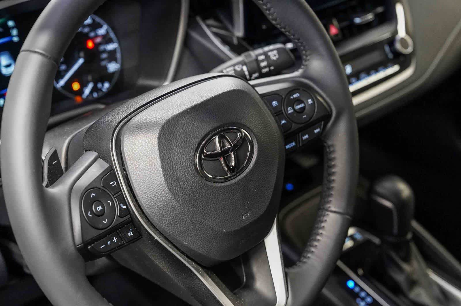 Used 2025 Toyota Corolla SE w/ SE Package FWD image 20