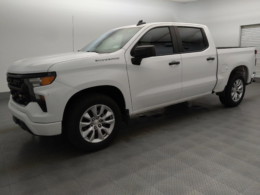 Used 2023 Chevrolet Silverado 1500 Custom RWD image 2