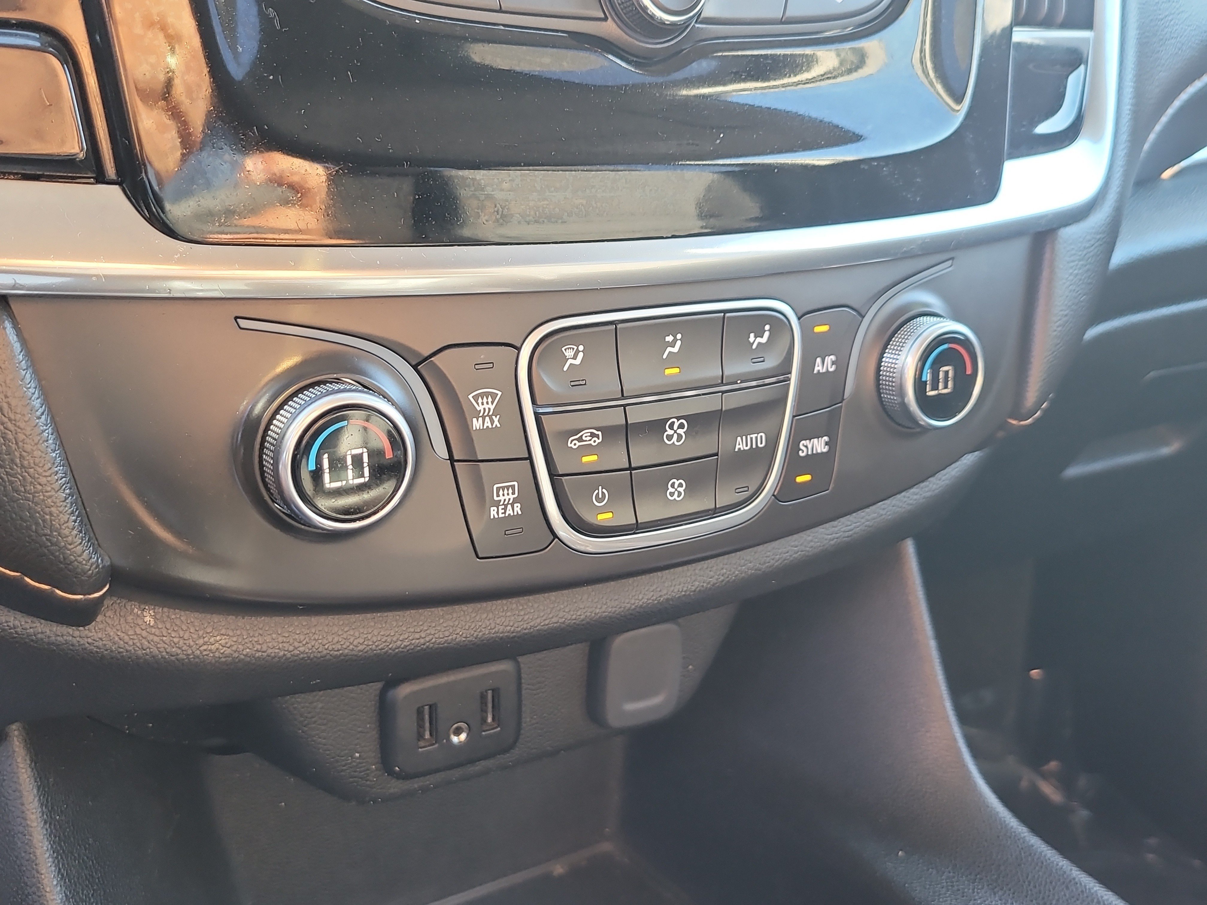 Used 2020 Chevrolet Traverse LS FWD image 24