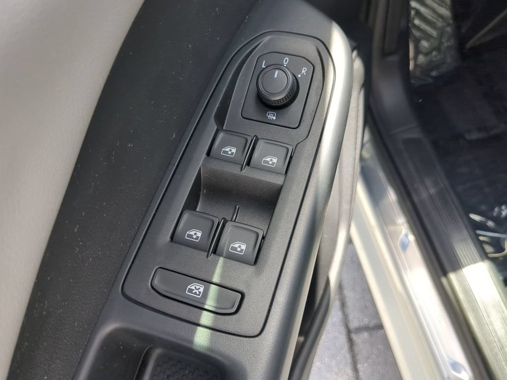 Certified 2022 Volkswagen Taos SE FWD image 17