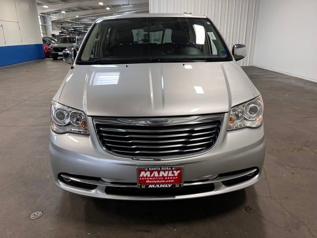 Used 2012 Chrysler Town & Country Limited w/ Luxury Group FWD image 8