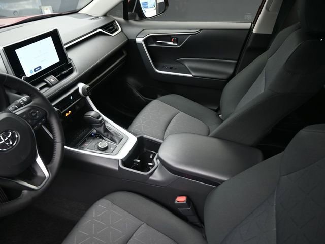 Used 2025 Toyota RAV4 XLE w/ Convenience Package image 18