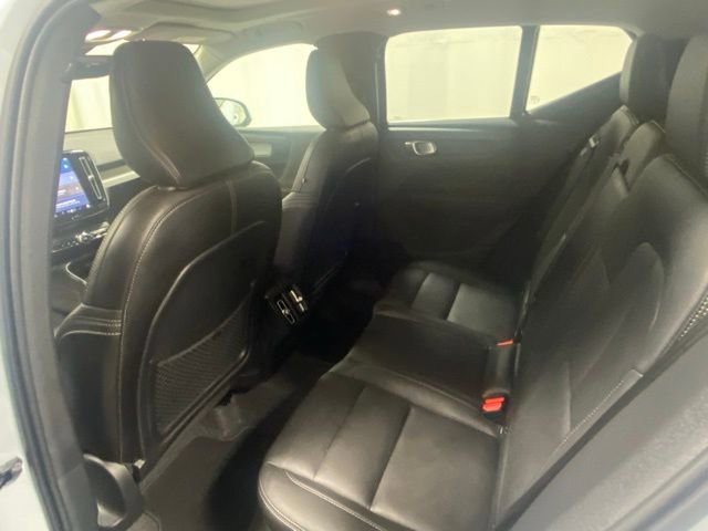 Used 2025 Volvo XC40 B5 Plus AWD/4WD image 13
