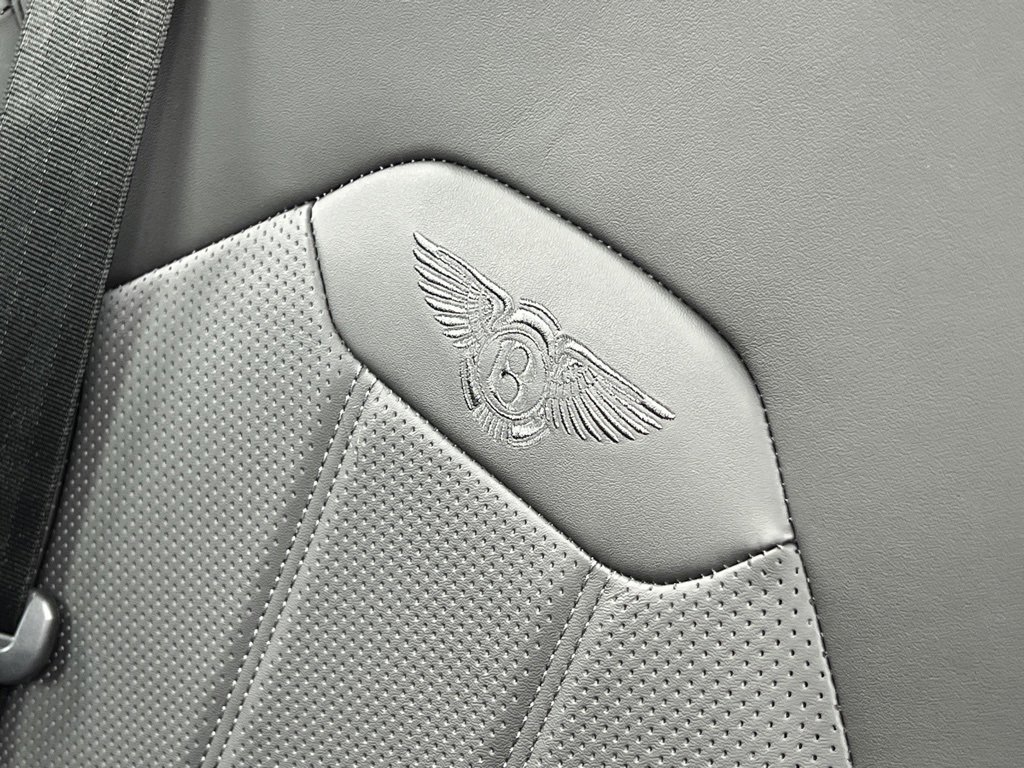 Used 2022 Bentley Bentayga V8 image 45
