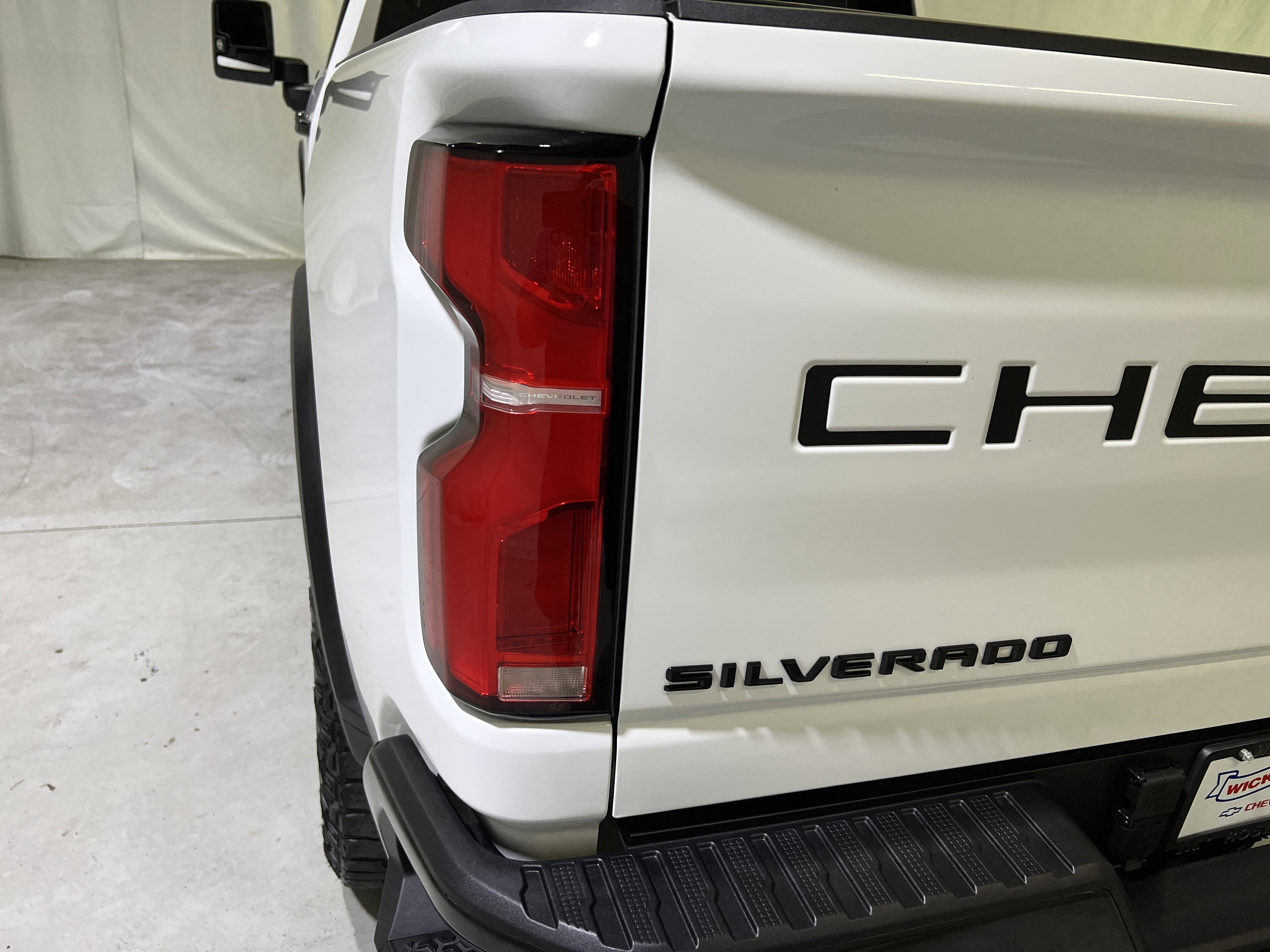 Used 2025 Chevrolet Silverado 2500 ZR2 w/ Technology Package AWD/4WD image 10
