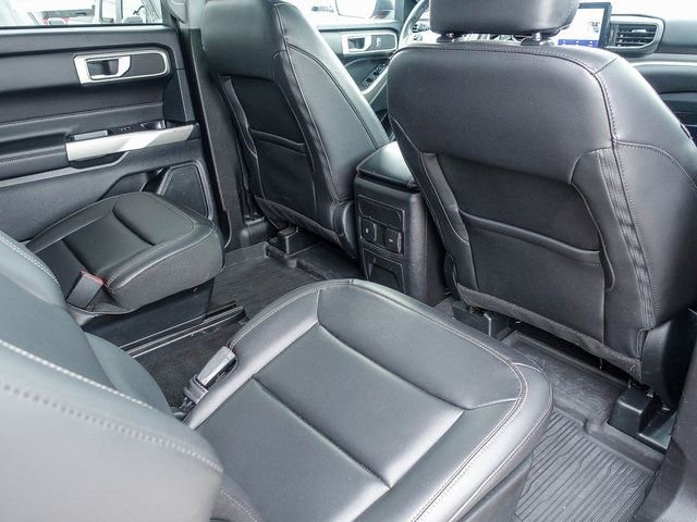 Used 2023 Ford Explorer XLT w/ Equipment Group 202A image 6
