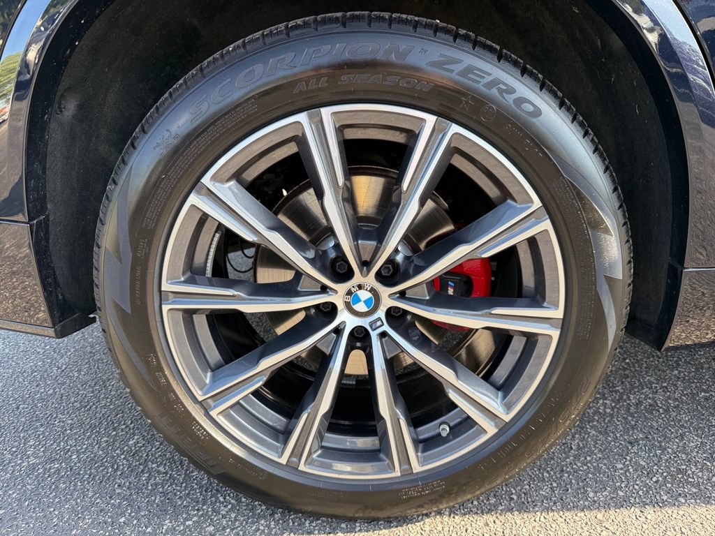 Certified 2025 BMW X5 xDrive40i w/ M Sport Package AWD/4WD image 17