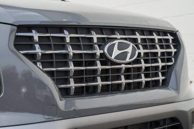 Used 2021 Hyundai Venue SEL w/ Premium Package image 9