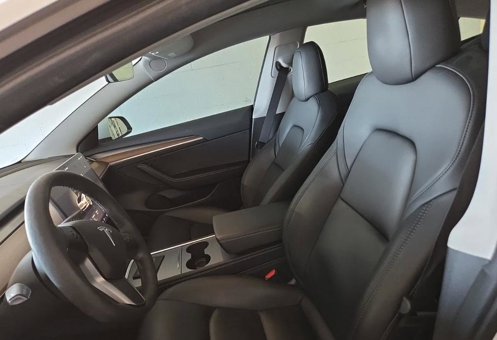 Used 2023 Tesla Model 3 Standard Range image 4