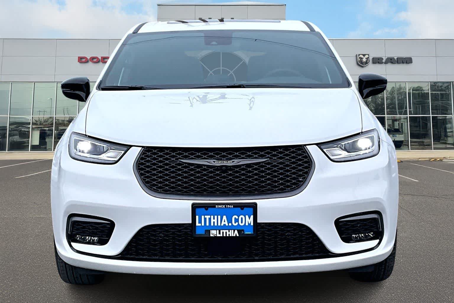New 2026 Chrysler Pacifica Select AWD/4WD image 6