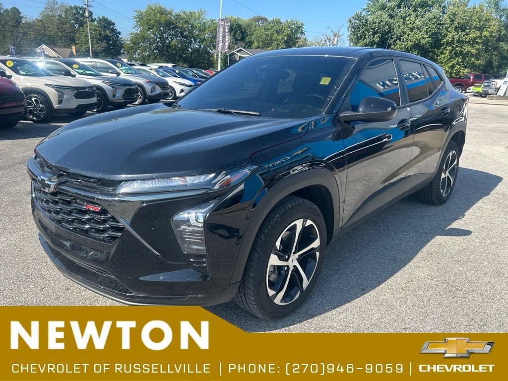 Used 2025 Chevrolet Trax RS w/ Driver Confidence Package FWD image 3