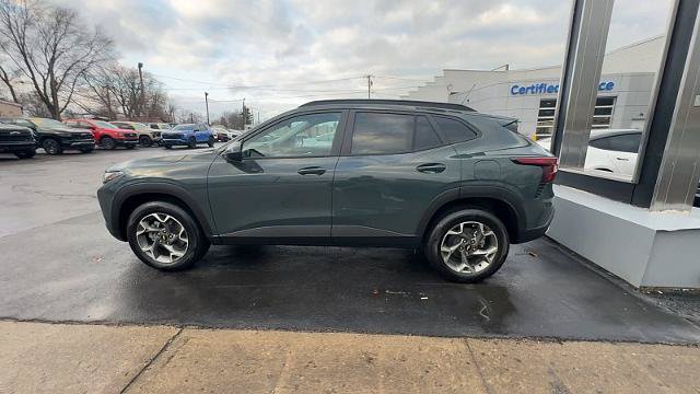 New 2026 Chevrolet Trax LT w/ Sunroof Package FWD image 3