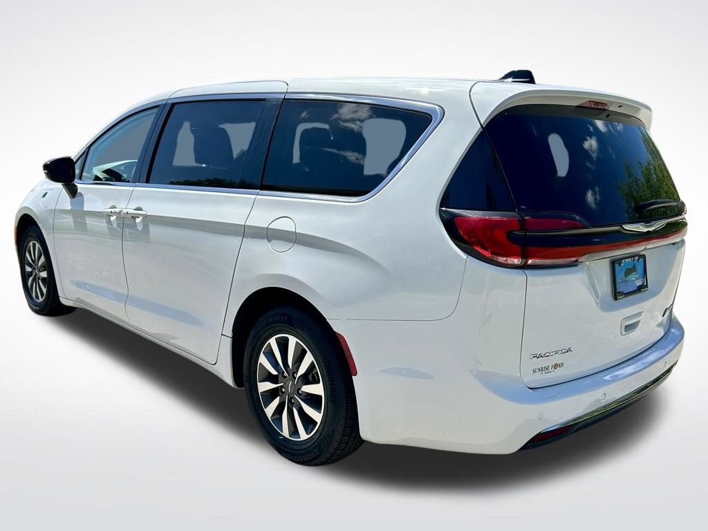 Used 2024 Chrysler Pacifica Limited FWD image 7