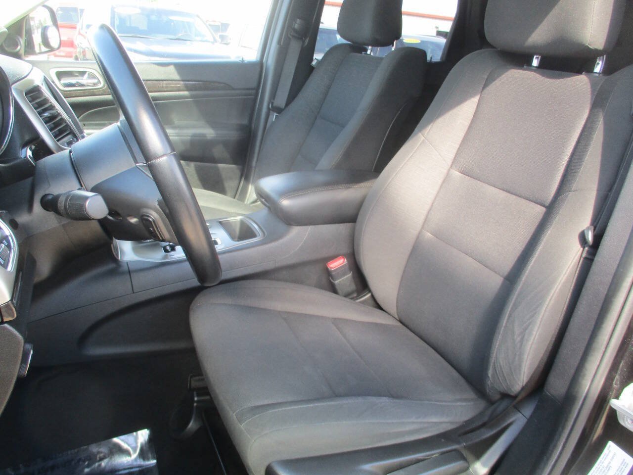 Used 2012 Jeep Grand Cherokee Laredo AWD/4WD image 14