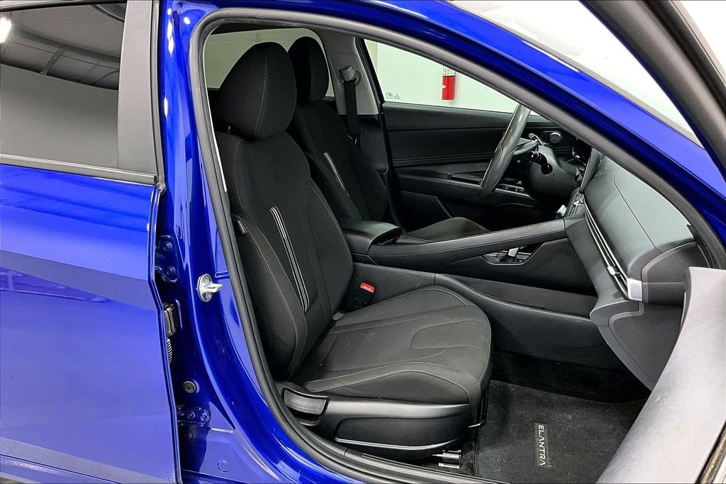 Used 2023 Hyundai Elantra SEL w/ Convenience Package image 10