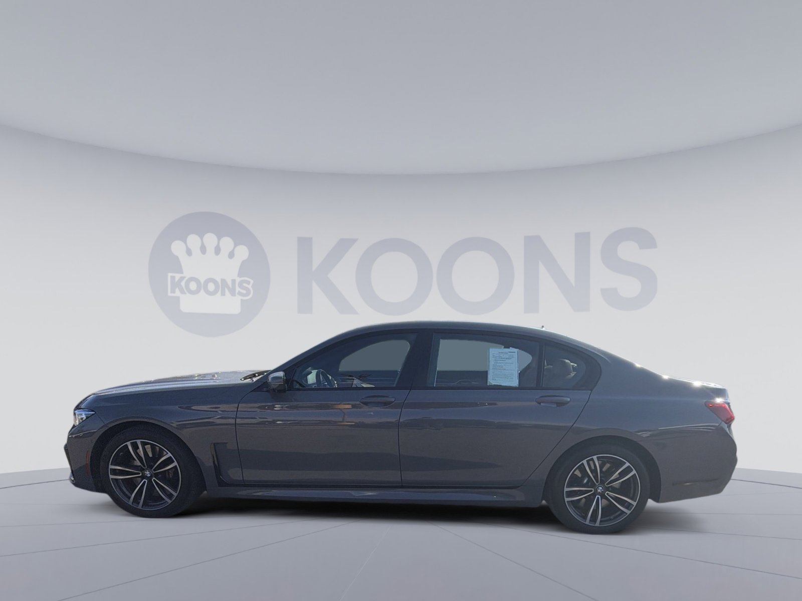 Used 2022 BMW 750i xDrive w/ Executive Package image 2