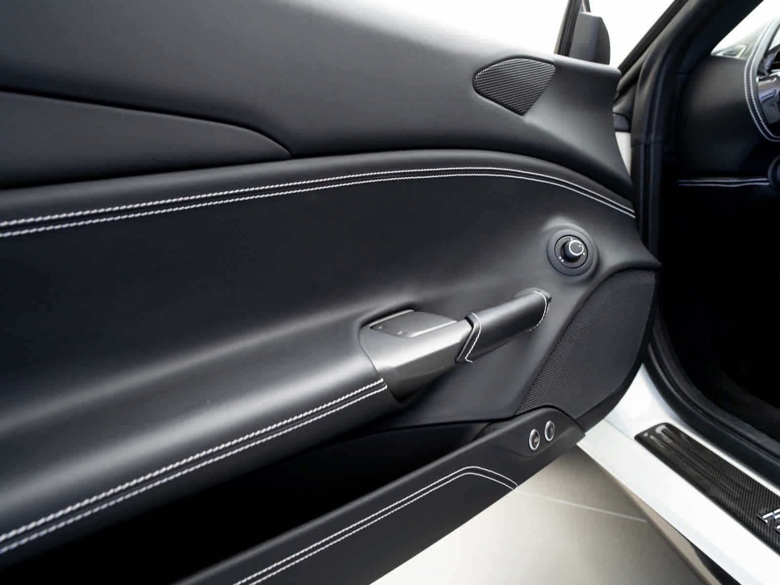 Used 2018 Ferrari 488 Spider RWD image 16