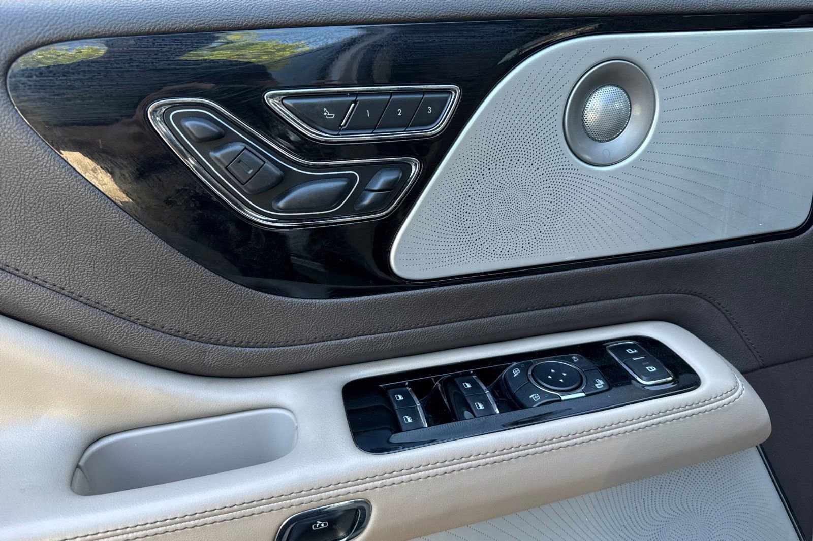 Certified 2023 Lincoln Aviator Grand Touring w/ Equipment Group 301A image 11