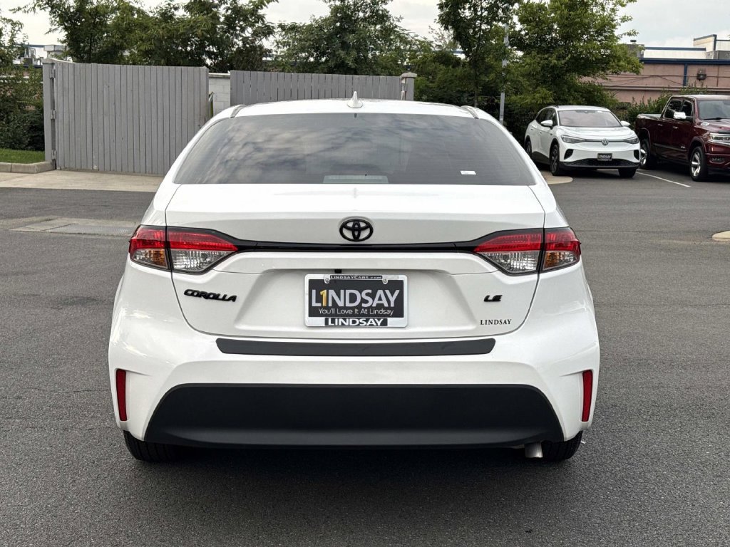 Used 2025 Toyota Corolla LE FWD image 4