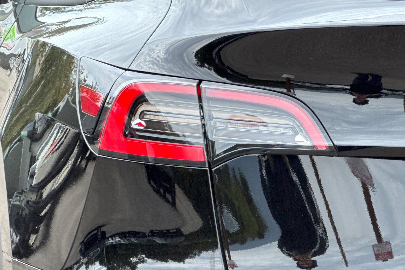 Used 2021 Tesla Model Y Long Range AWD/4WD image 32