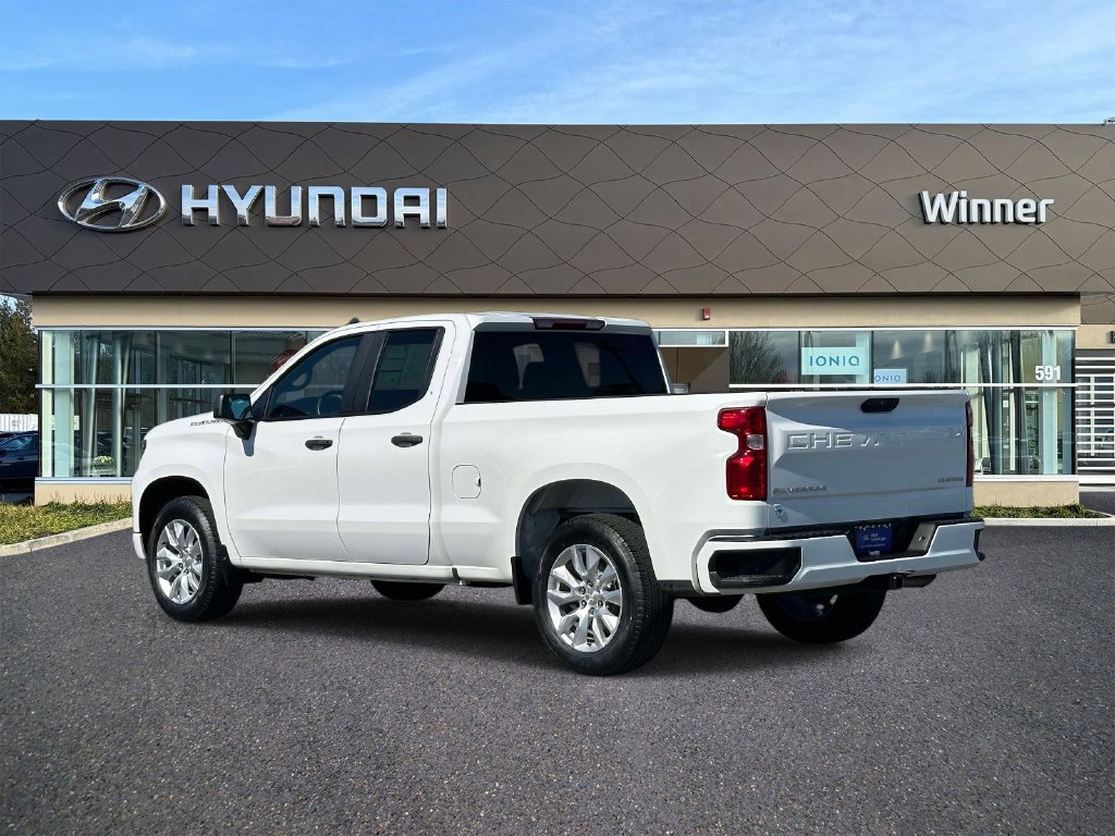 Used 2024 Chevrolet Silverado 1500 Custom AWD/4WD image 2