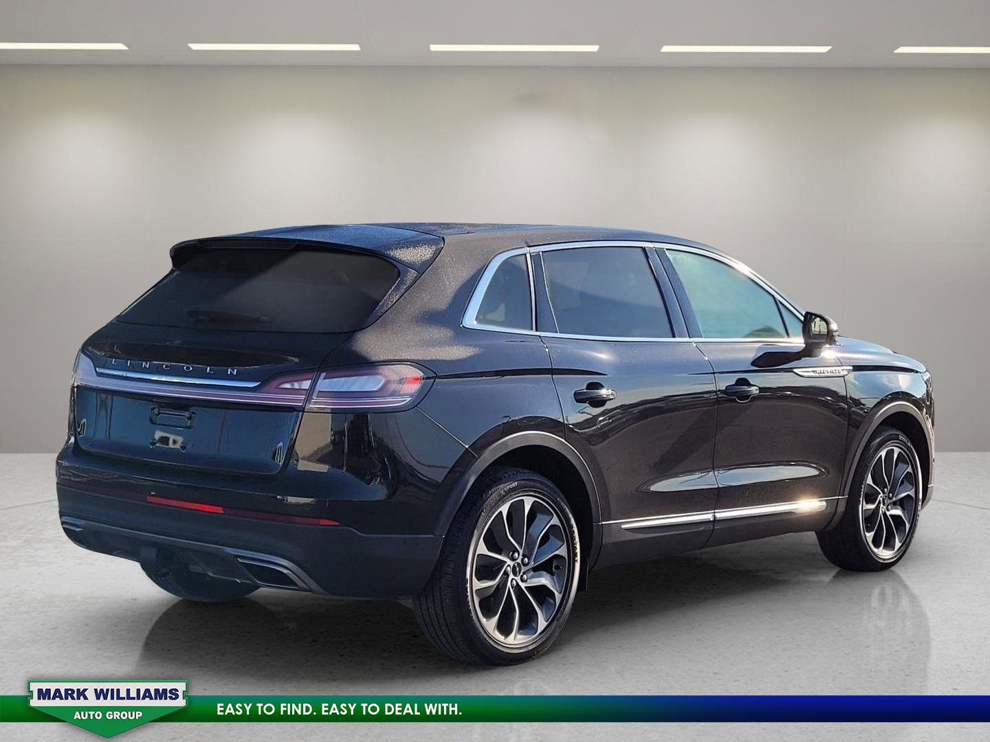 Used 2022 Lincoln Nautilus Reserve w/ Equipment Group 201A image 8