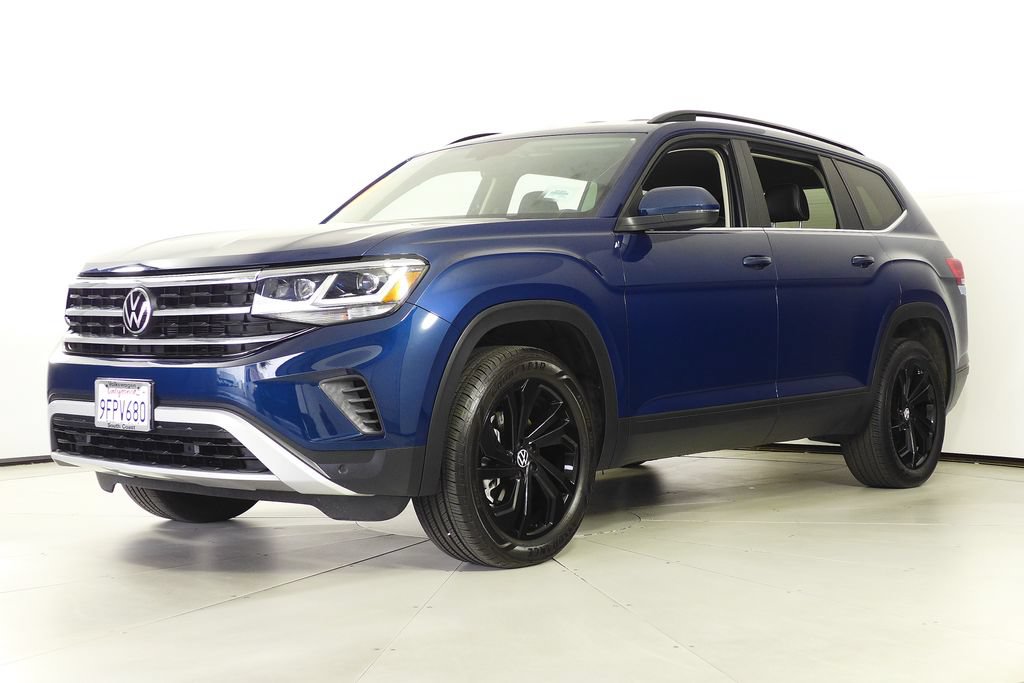Certified 2023 Volkswagen Atlas SE w/ Black Wheel Package FWD image 2