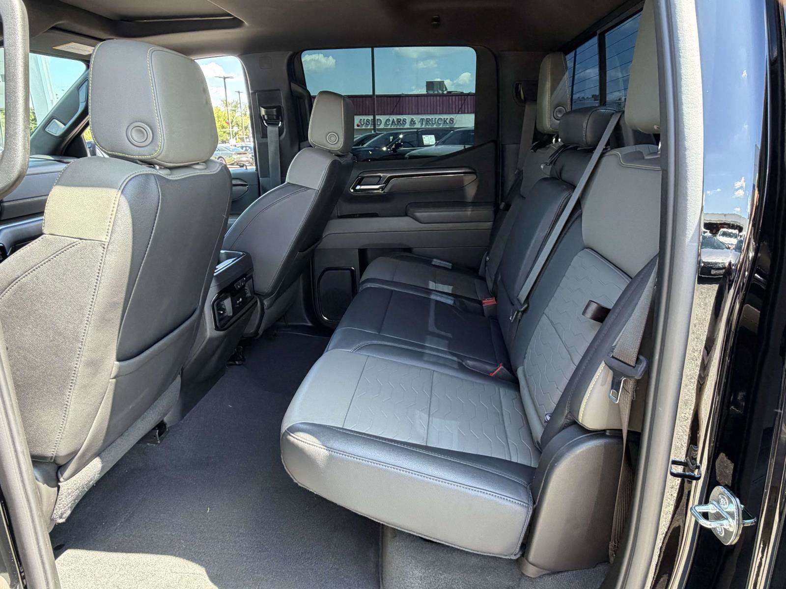 Used 2023 Chevrolet Silverado 1500 ZR2 w/ Technology Package AWD/4WD image 29