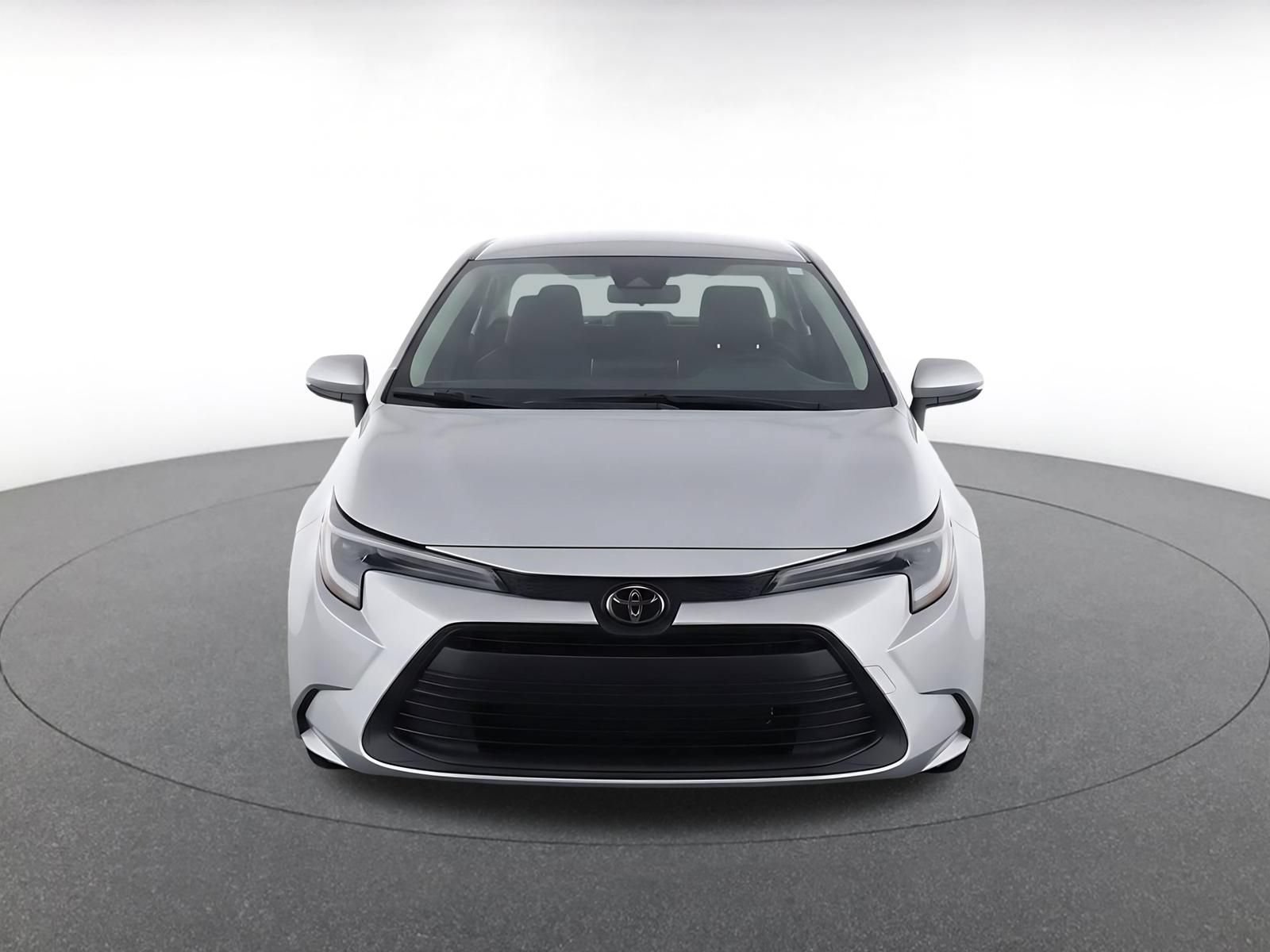Used 2025 Toyota Corolla LE FWD image 2