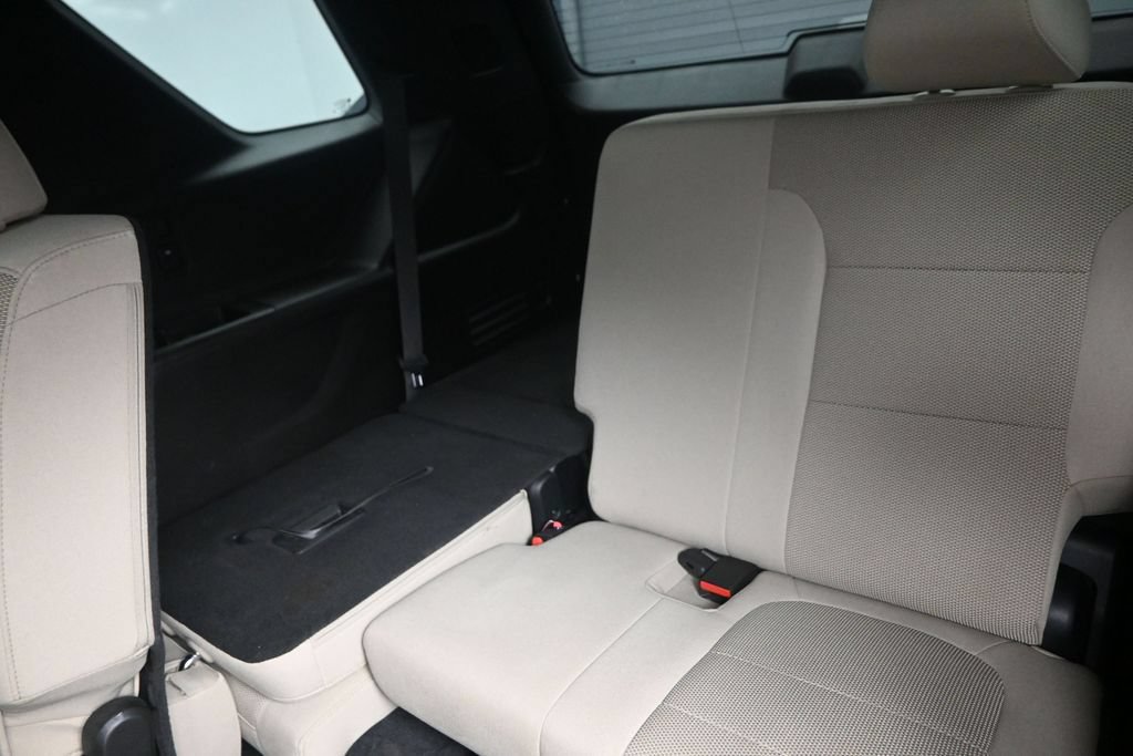 Used 2023 Chevrolet Traverse LS FWD image 15