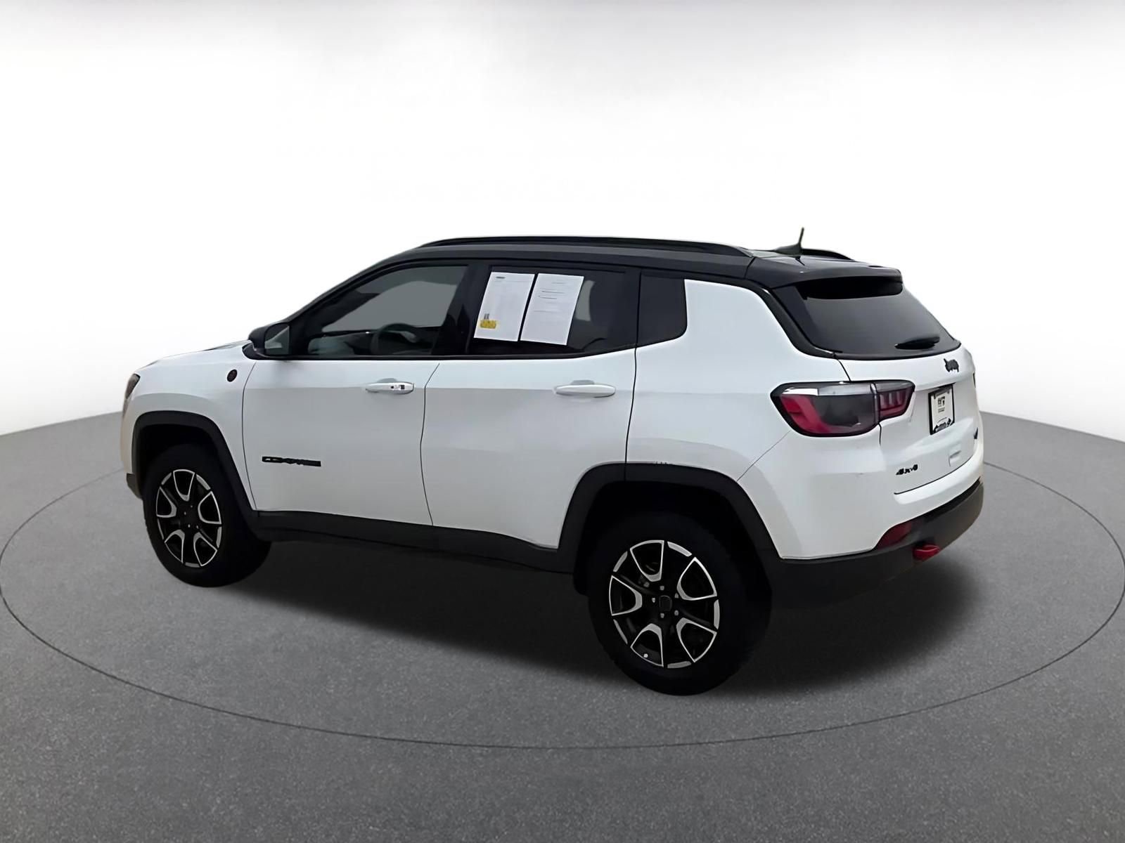 Used 2025 Jeep Compass Trailhawk AWD/4WD image 11