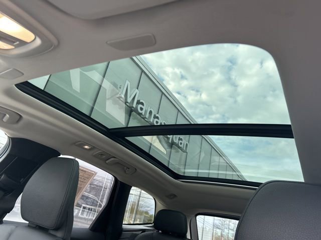 Certified 2025 Volvo XC60 B5 Plus image 27