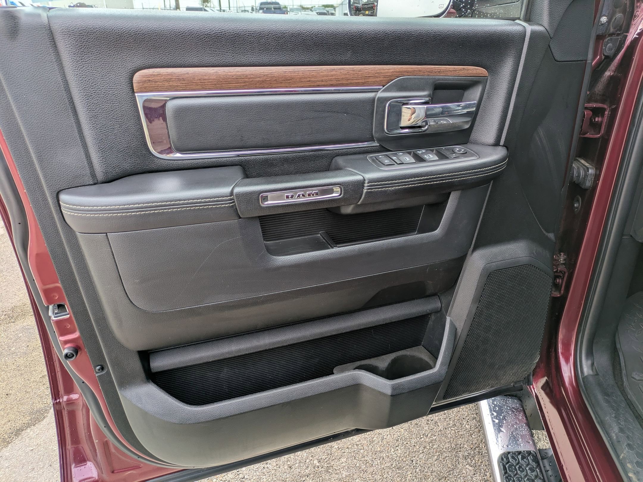 Used 2016 RAM 1500 Laramie w/ Convenience Group image 9