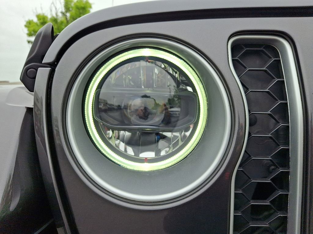 Used 2023 Jeep Wrangler Unlimited Sahara w/ Cold Weather Group AWD/4WD image 9