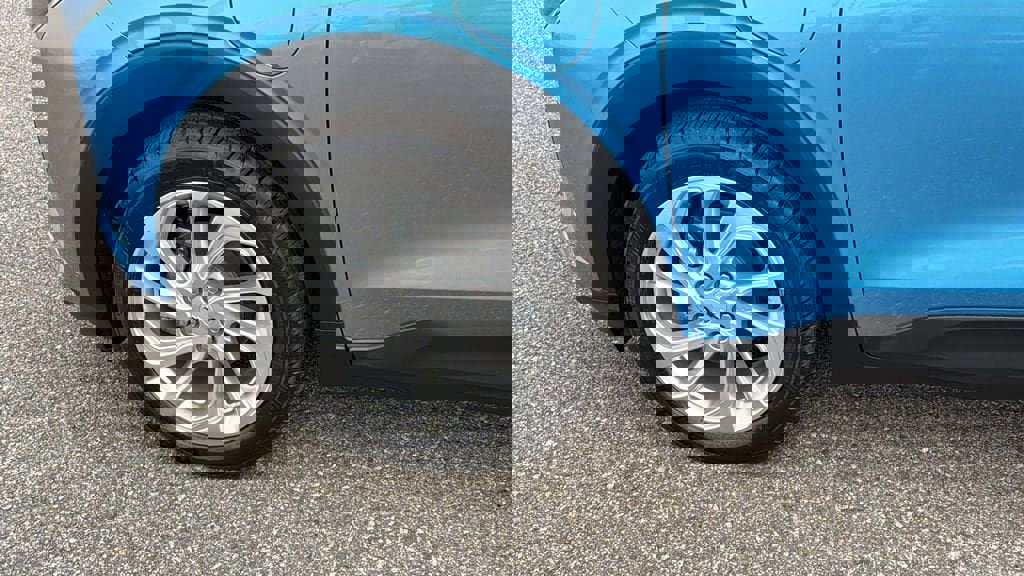 New 2027 Chevrolet Bolt LT w/ Comfort Package image 9