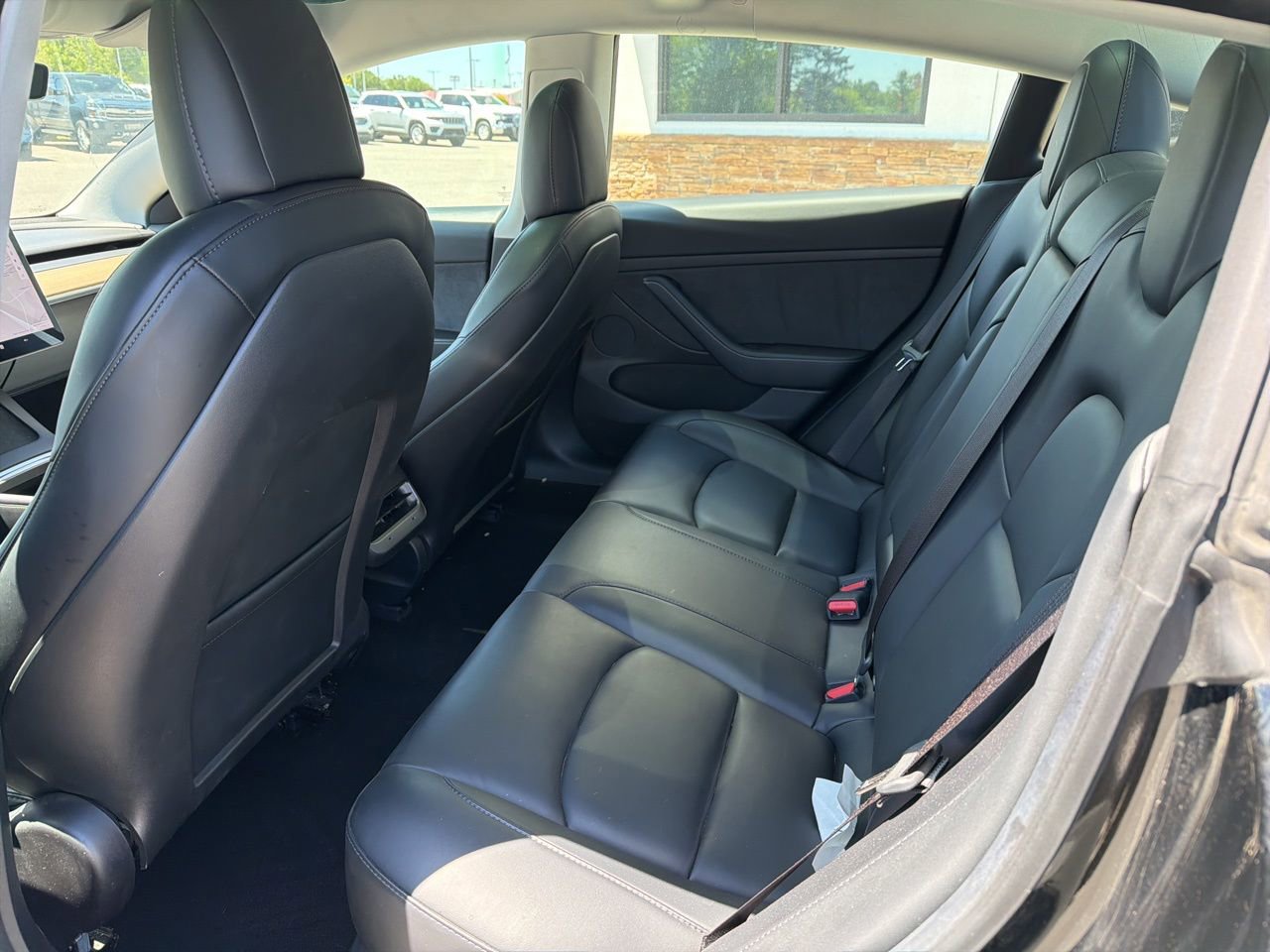 Used 2021 Tesla Model 3 Standard Range Plus image 4
