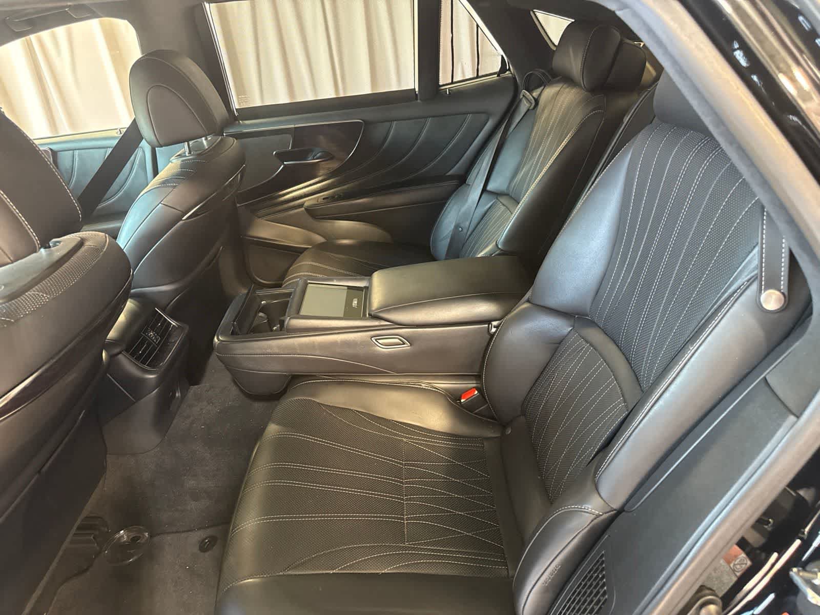 Used 2020 Lexus LS 500h w/ Luxury Package RWD image 15