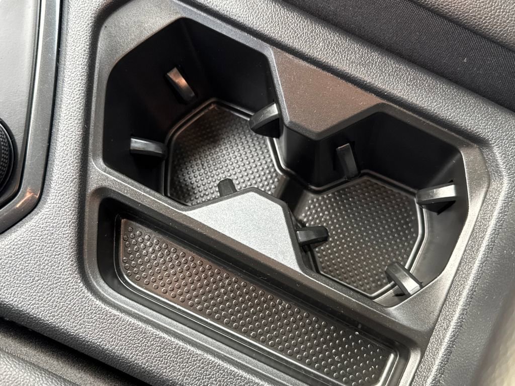 Used 2022 Volkswagen Tiguan SE w/ Panoramic Sunroof Package image 28