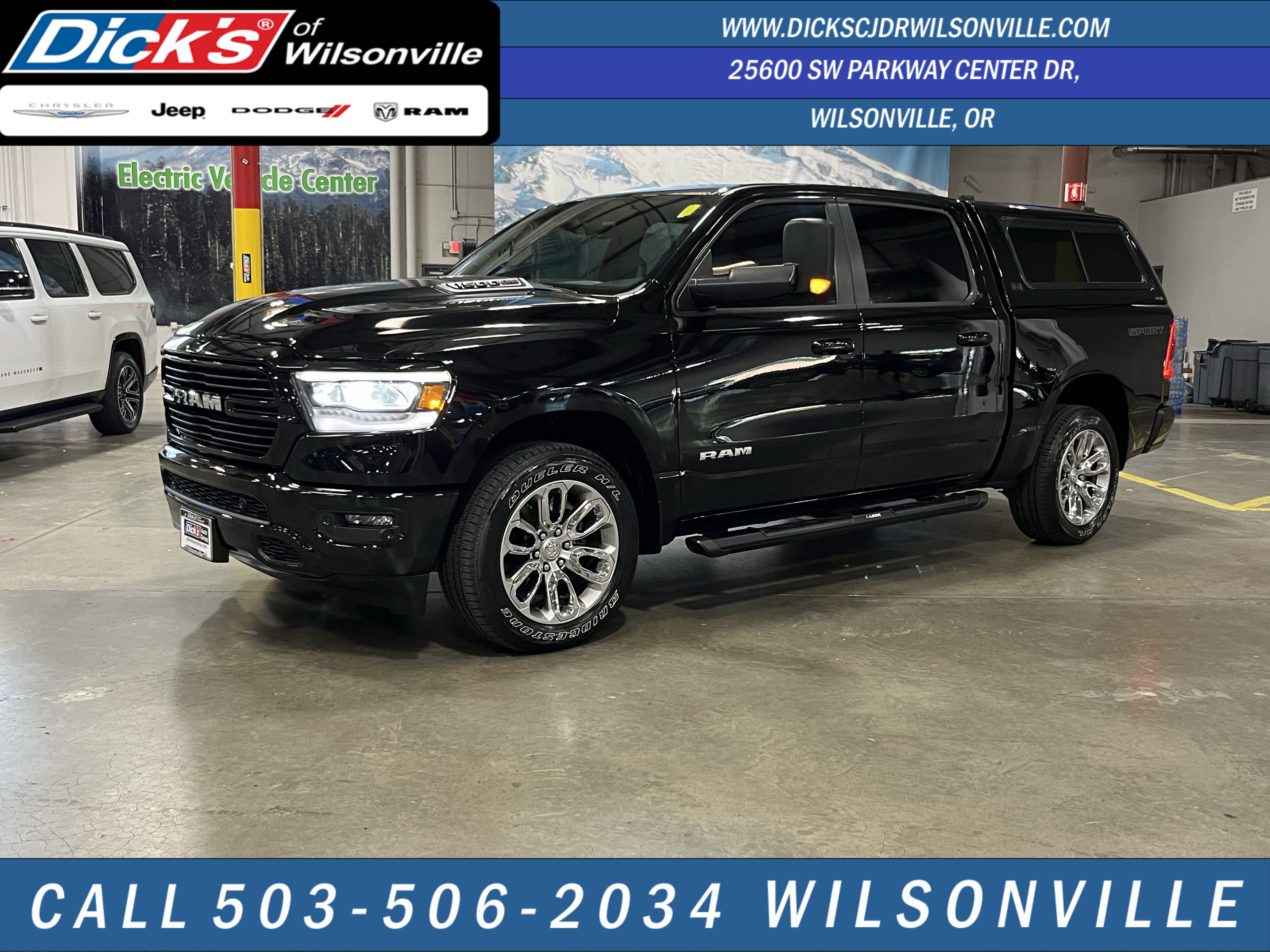 Used 2023 RAM 1500 Laramie AWD/4WD image 1