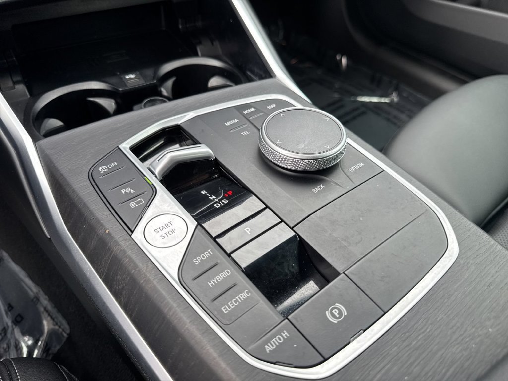 Used 2024 BMW 330e xDrive AWD/4WD image 17