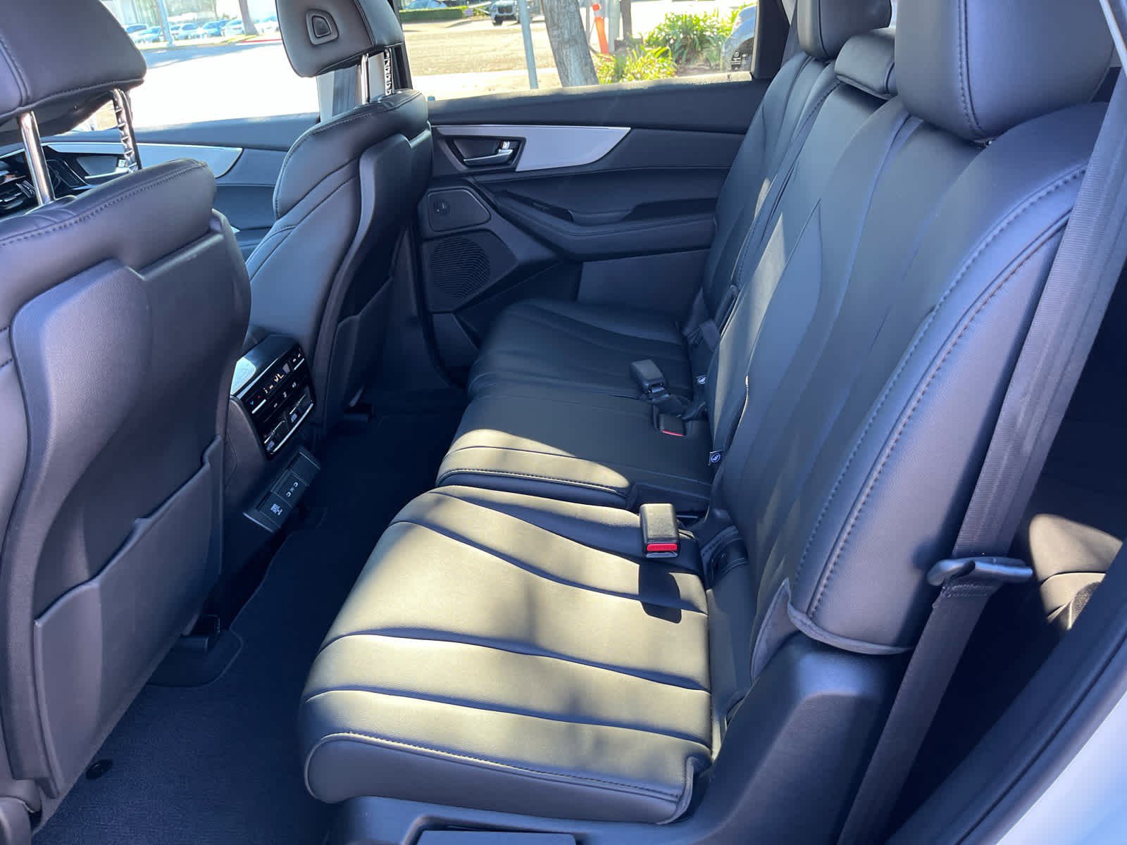 Used 2025 Acura MDX FWD image 21