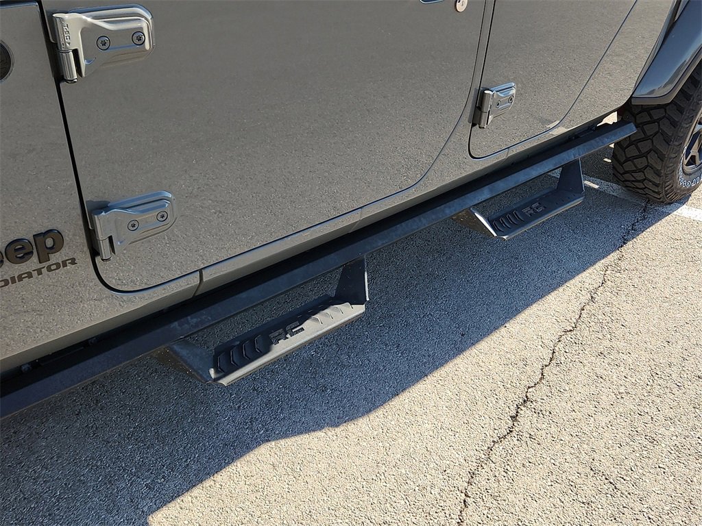 Used 2021 Jeep Gladiator Willys image 10
