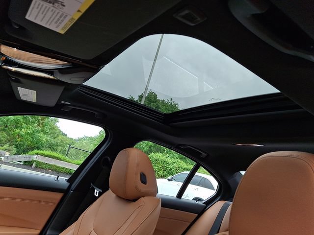 Used 2021 BMW 330i xDrive Sedan w/ Convenience Package AWD/4WD image 14