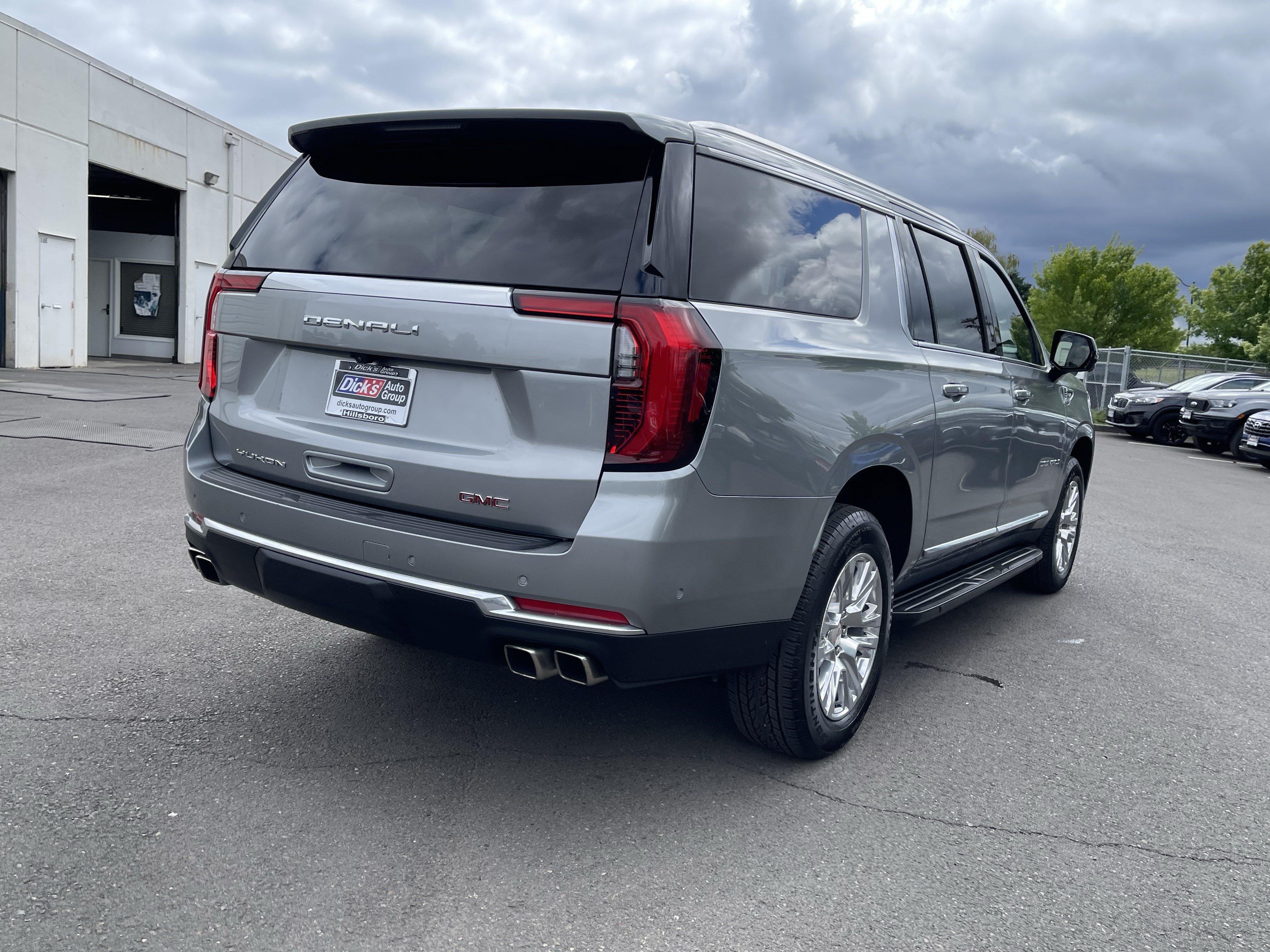 Used 2025 GMC Yukon XL Denali AWD/4WD image 5