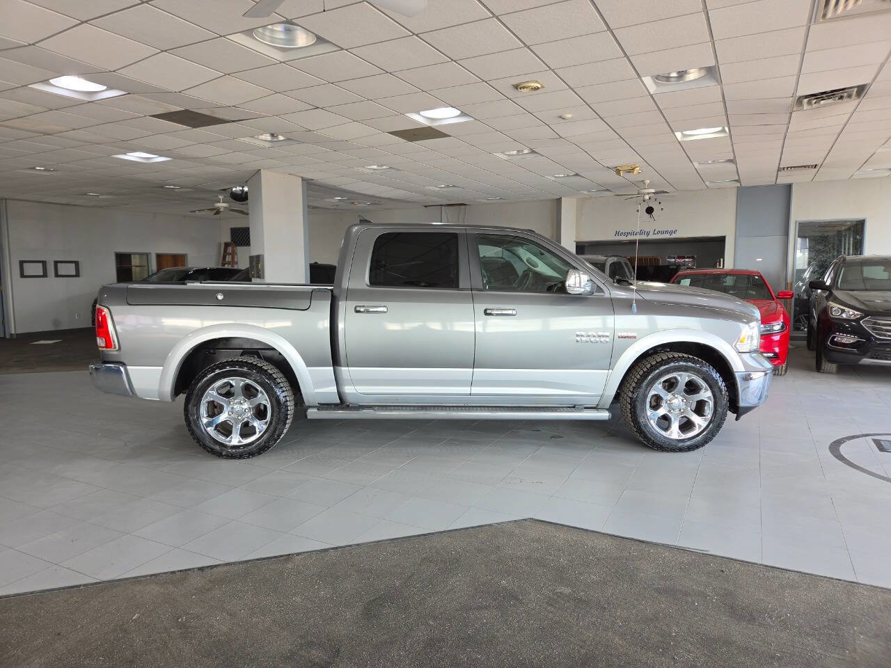 Used 2013 RAM 1500 Laramie w/ Convenience Group AWD/4WD image 9