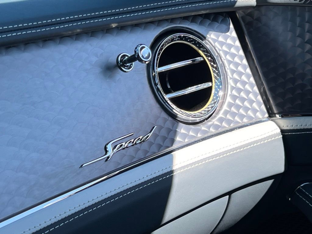 Used 2025 Bentley Flying Spur Plug-In Hybrid image 38